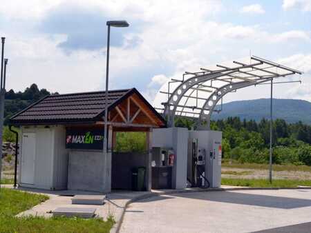 Bencinski servis.