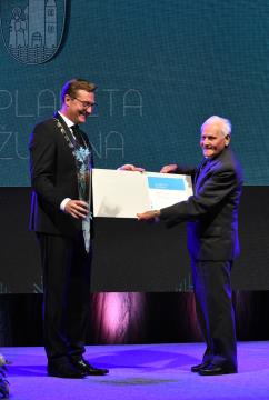 Dedek Vladimir Hočevar v imenu Aljaža Zupančiča