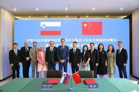 052bf98240cb3e7fae59eff88dabb7dc